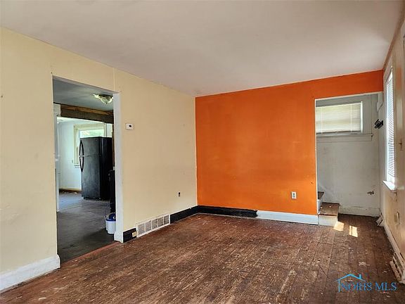 4th image of 808 Wyman St