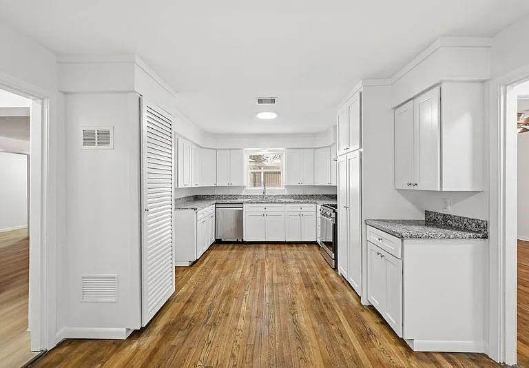 2409 Estate Dr — Photo 7
