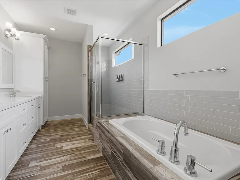 2403 Everett St #A — Photo 17