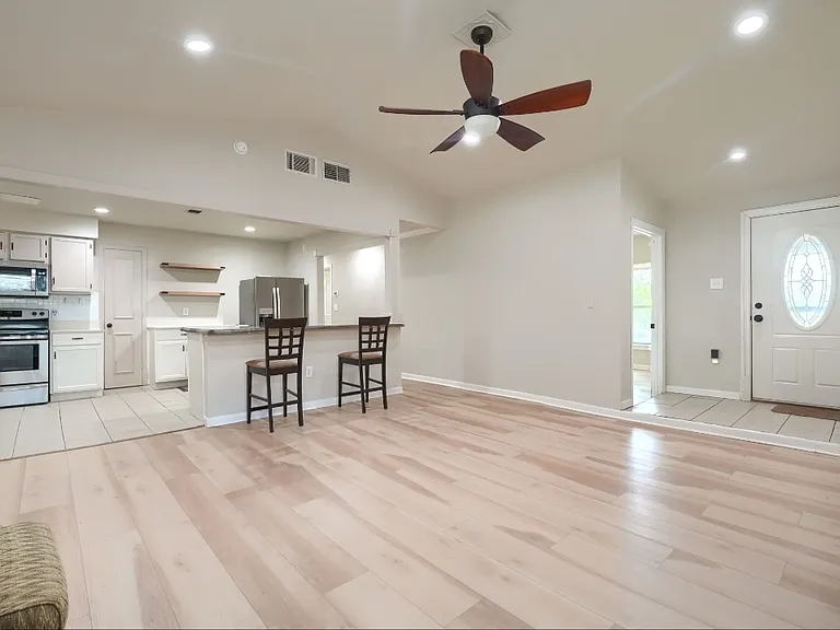 1273 Valencia Ln — Photo 6