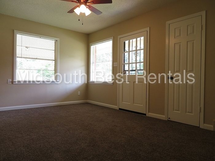 2nd image of 4247 Coventry Dr