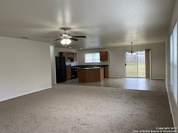 5th image of 411 Orchard Willow