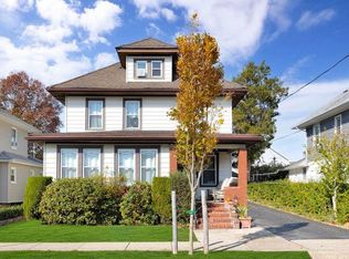 160 Garfield Ave, Mineola, NY 11501