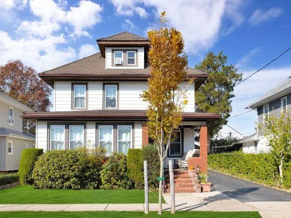 160 Garfield Avenue, Mineola, NY 11501