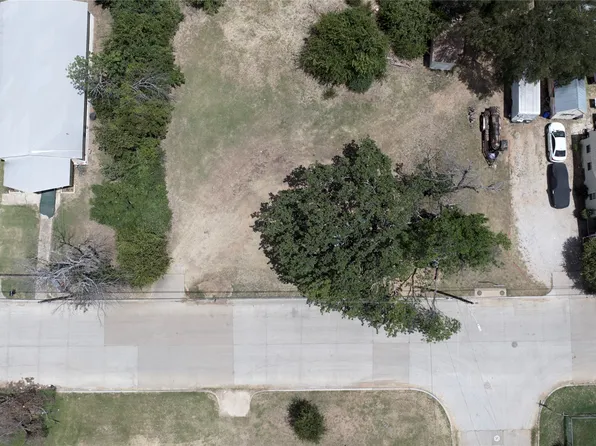 1523 S Hughes Ave, Fort Worth, TX 76105