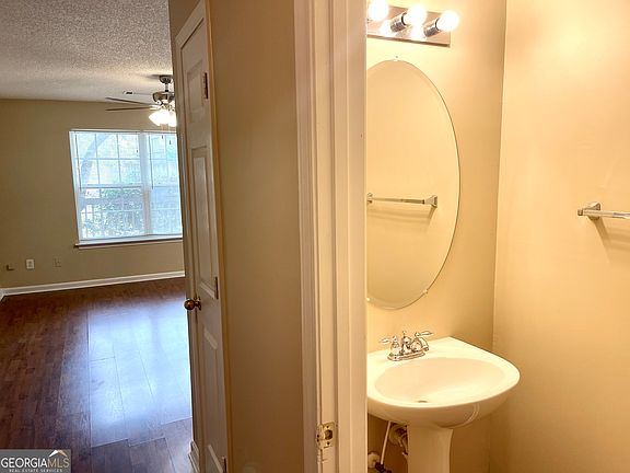 5th image of 415 Chase Ln