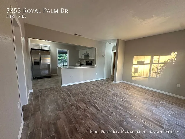 7353 Royal Palm Dr — Photo 2