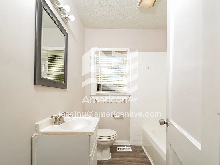 59299_009_wm_-_main_bathroom_13233803.jpg