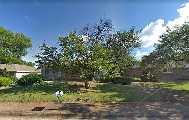 2nd image of 2749 Meadow Gate Ln