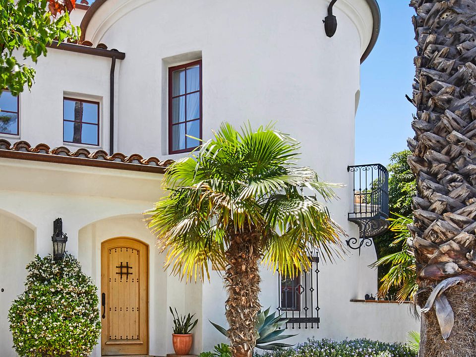 1st image of 210 E Figueroa St