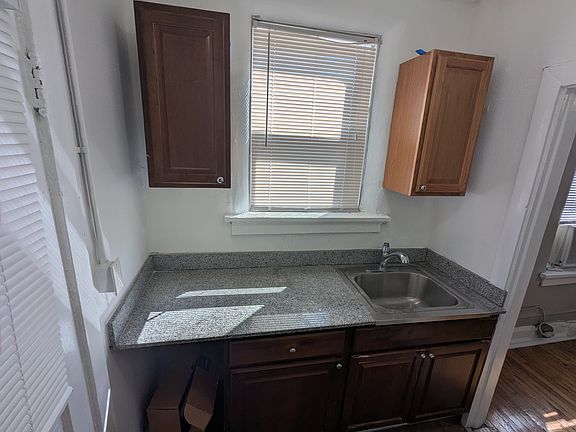 4th image of 2600 Bellevue Ave APT D
