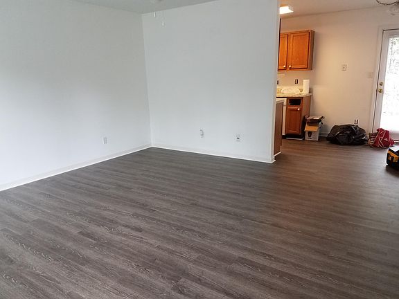 2nd image of 5526 N Broadway St