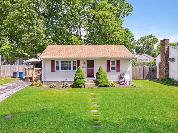 2nd image of 9 Oakwood Dr