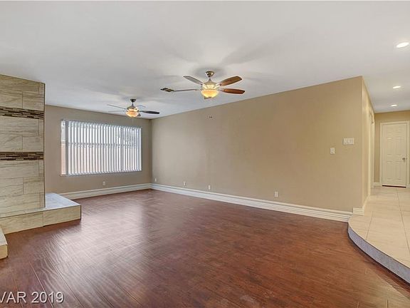 4th image of 4568 Sun Valley Dr