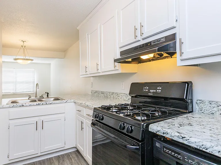 Belmont Heights Apartments & Townhomes — Photo 22