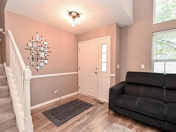 3rd image of 6867 Chesapeake Ct