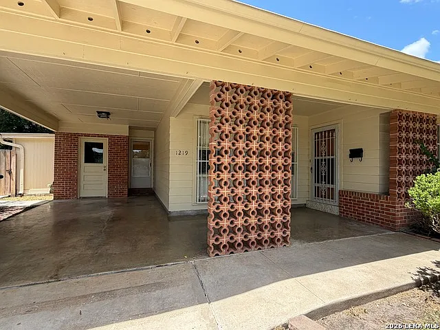 1219 Arroya Vista Dr — Photo 2