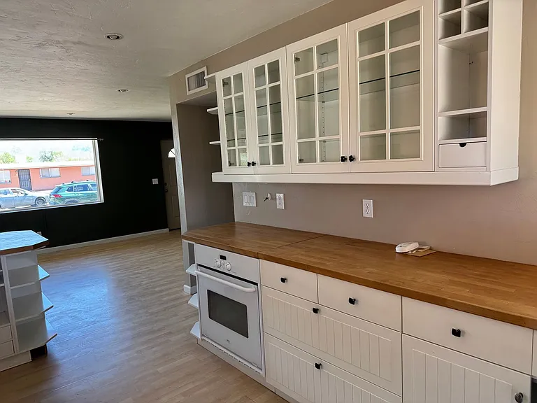 1608 E Copper St — Photo 8