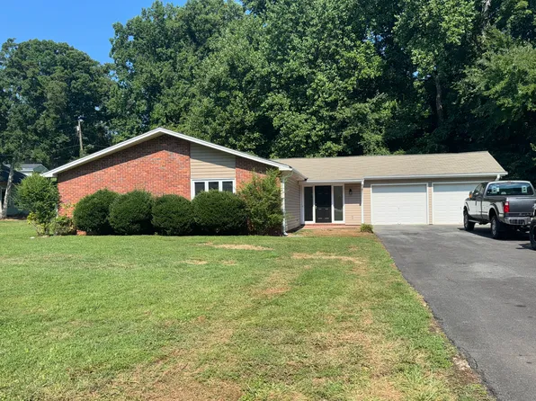 2664 Wessex Rd, Winston Salem, NC 27106