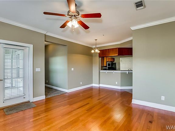 3rd image of 3218 Veterans Memorial Pkwy #1302