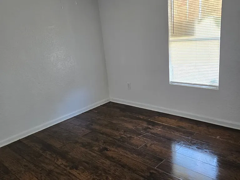 619 Maxanna Ave — Photo 5