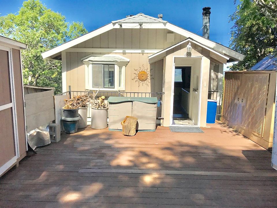 1st image of 692 Chateau Dr