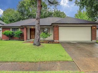 4919 Red Lantern Dr, Friendswood, TX 77546