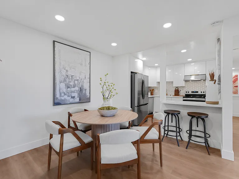 2111 Latham St #307 — Photo 34