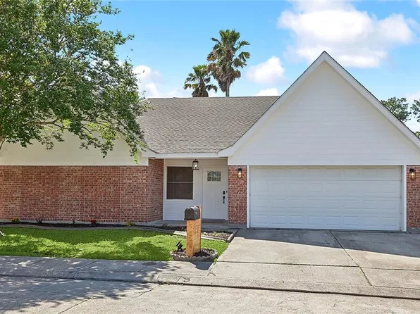 567 Aurora Oaks Dr, New Orleans, LA 70131
