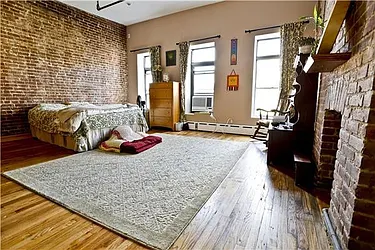 Rented by New York Casas Ltd.