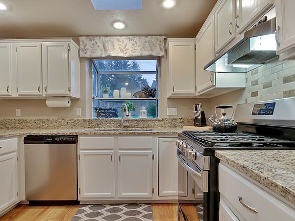 5th image of 8233 11th Ct SE