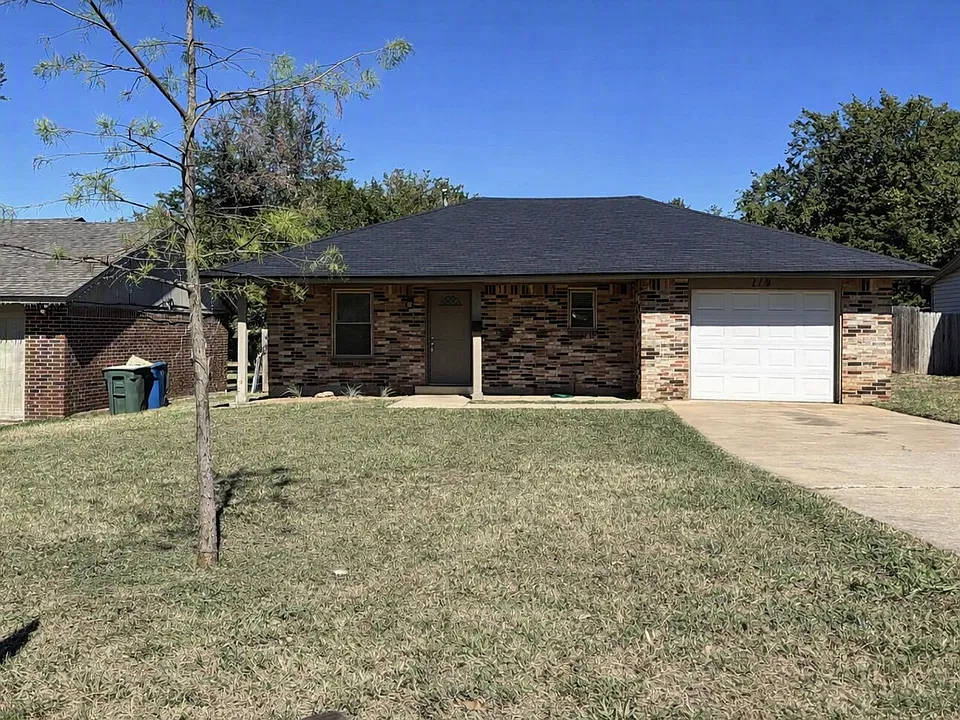 119 W Clegern Ave