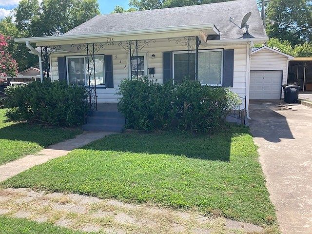 1st image of 738 N Chapman Ave