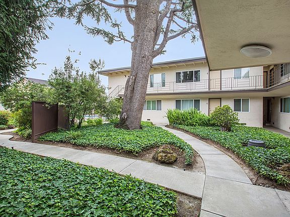 2nd image of 20327 Forest Ave #5