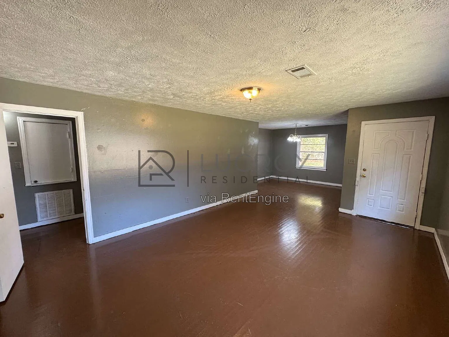 3 bed, 1.0 bath, 1300 sqft, $1,150 — Photo 2