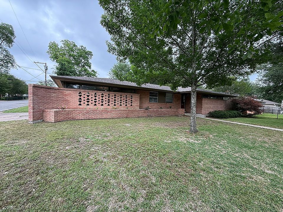 1st image of 905 Persimmon Ave