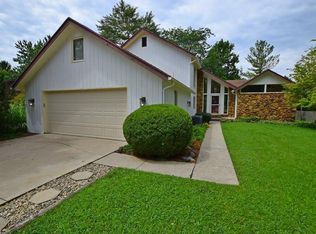 701 N Cherry Wood Ln, Muncie, IN 47304