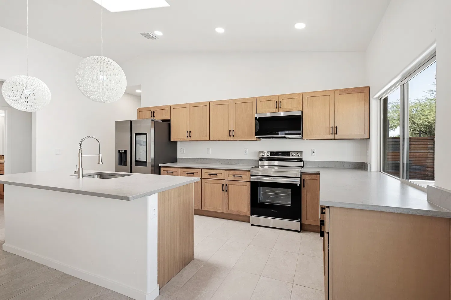 2918 N Tyndall Ave — Photo 3