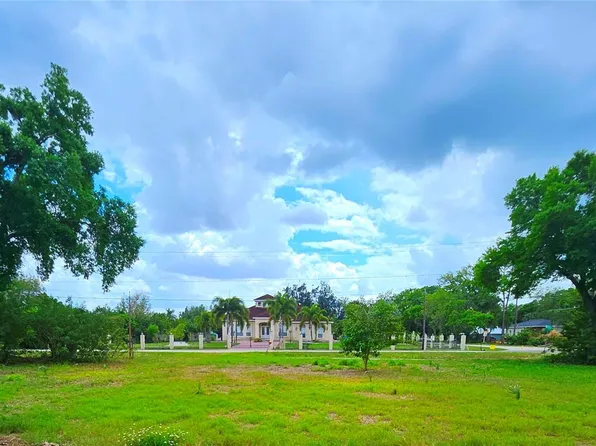 919 W College Ave, Ruskin, FL 33570