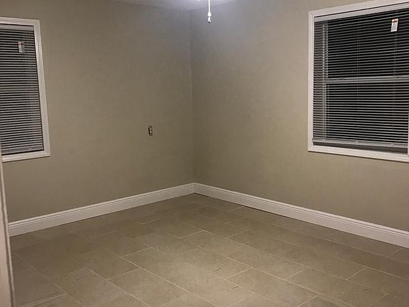 3rd image of 17 Hancock Ln