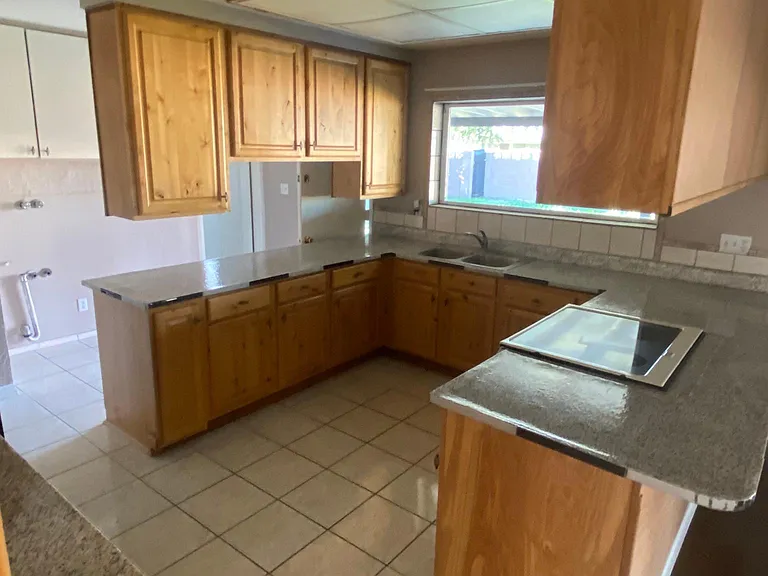 4048 W Glendale Ave — Photo 5