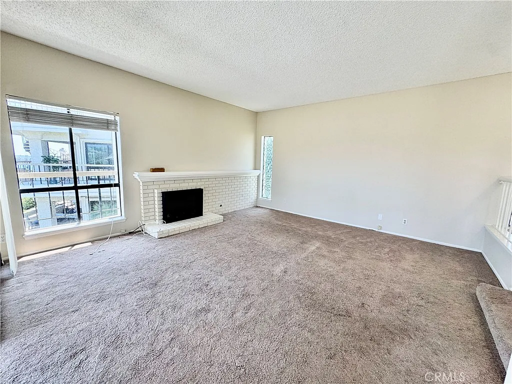 2 bed, 1286 sqft, $4,400 — Photo 3