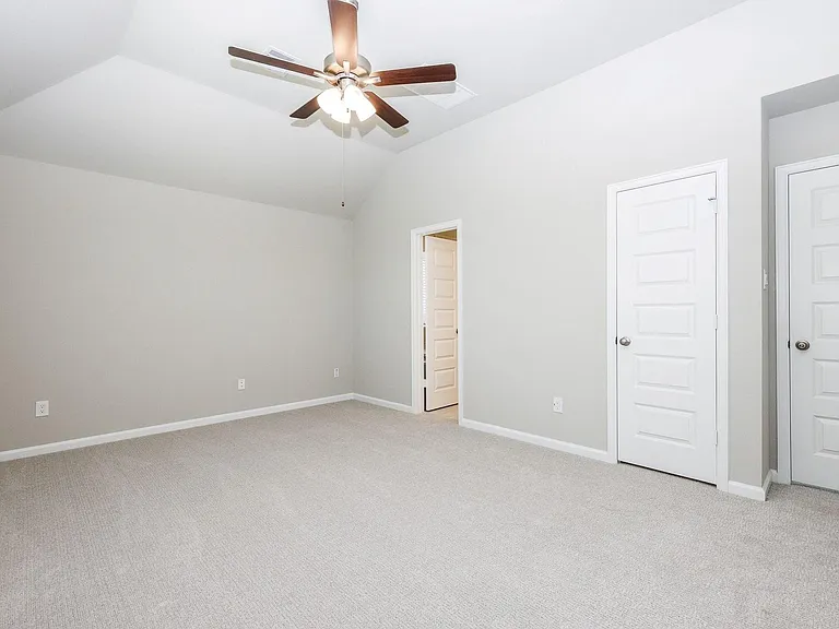 3018 Tres Olive Dr — Photo 15