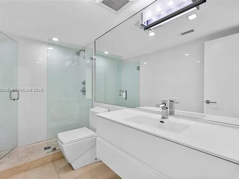 1420 Brickell Bay Dr #CU-1001A — Photo 24