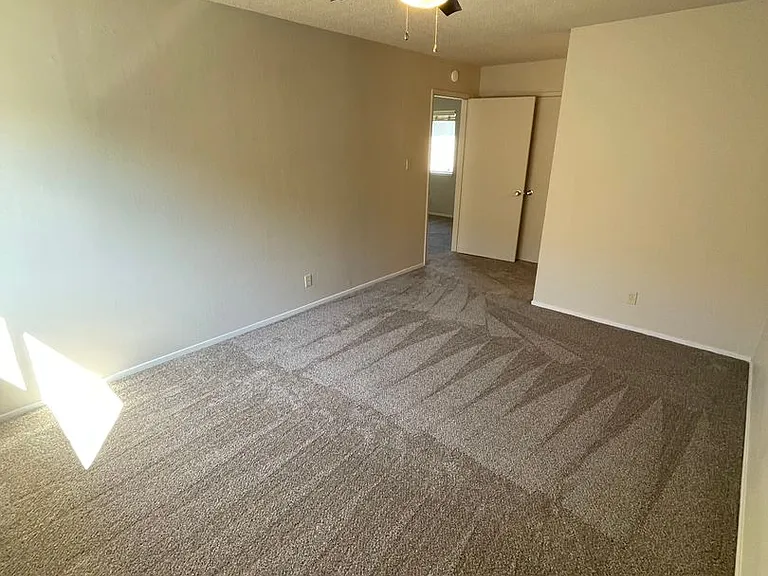 1818 H St #4 — Photo 12