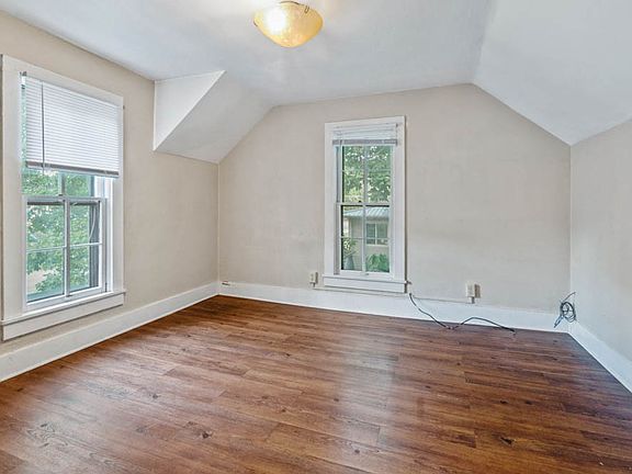 5th image of 220 W 9th St #904-1/2