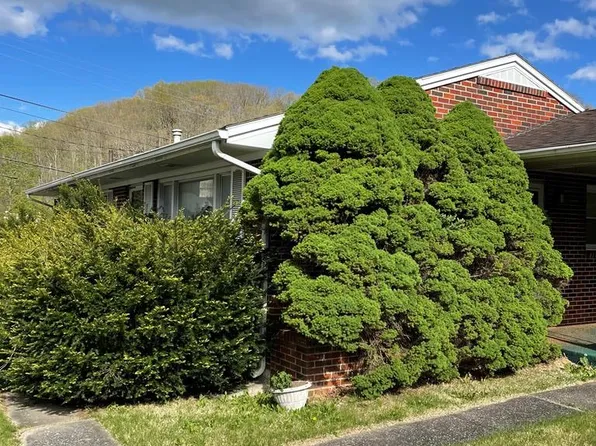 1501 Stadium Dr, Bluefield, WV 24701