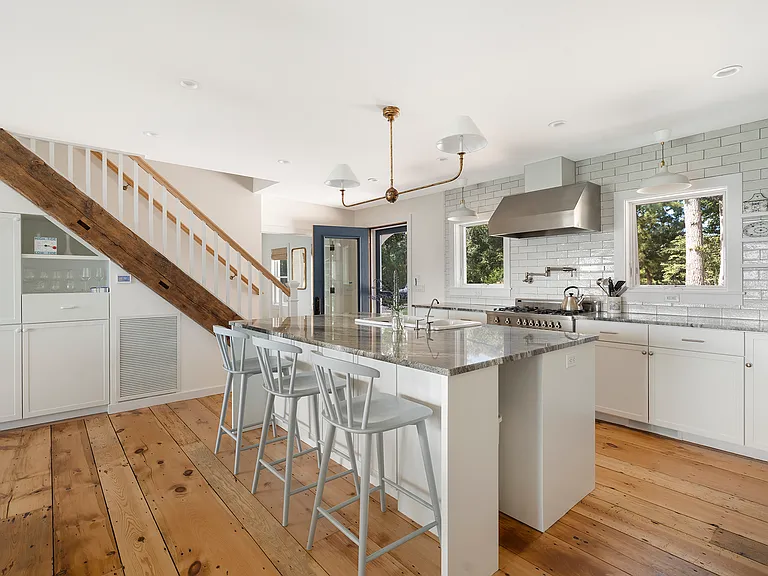1082 Springs Fireplace Rd — Photo 12