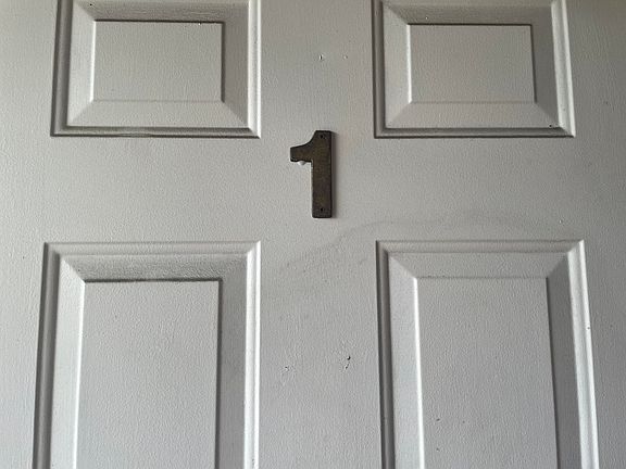 2nd image of 813 Ferdinand Ave SW APT 1