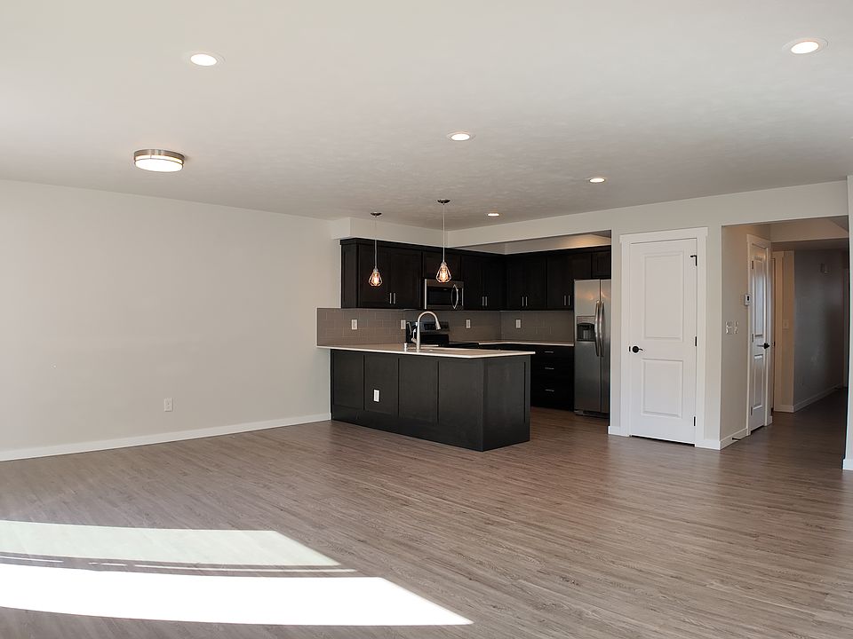 1st image of 615 S Chronicle Ln #615